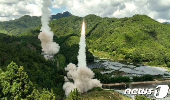 중국이 지난 8월 낸시 펠로시 미 하원의장의 대만 방문에 불만을 표하며, 대만 동부 연안을 겨냥해 미사일을 발사 실험을 진행하고 있다. /ⓒ로이터=뉴스1