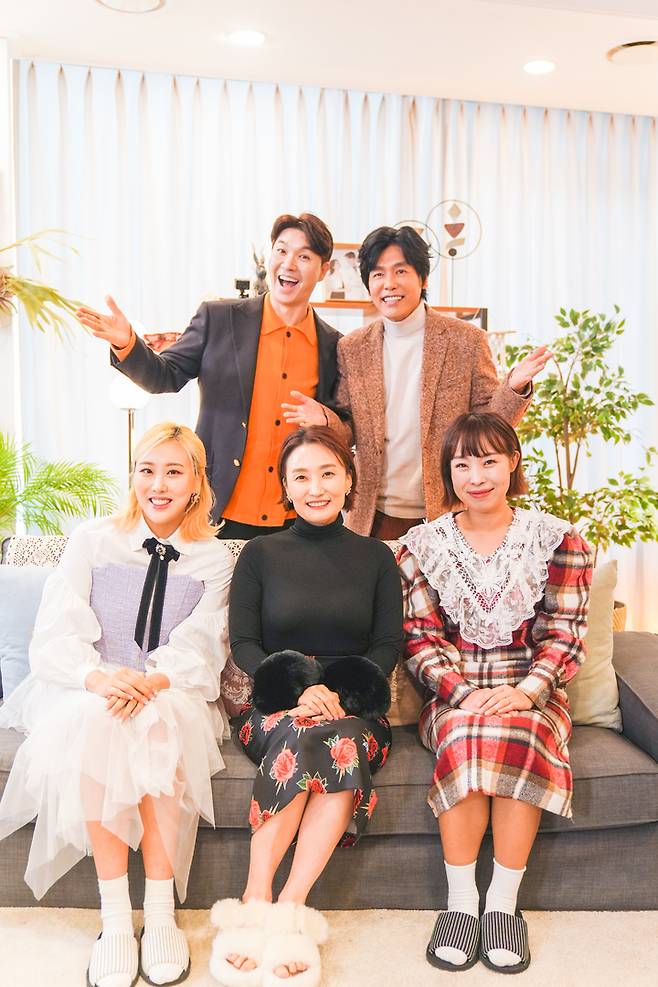 왼쪽 위부터 시계방향 박수홍, 최성국, 오나미, 박경림, 임라라