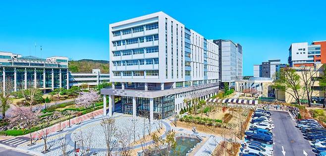 서울과학기술대학교 창업지원단이 위치하고 있는 학교 내 상상관 전경, 출처: 서울과학기술대학교 창업지원단