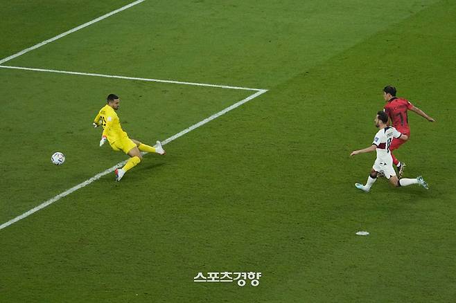 황희찬의 포르투갈전 득점 장면. AP연합뉴스