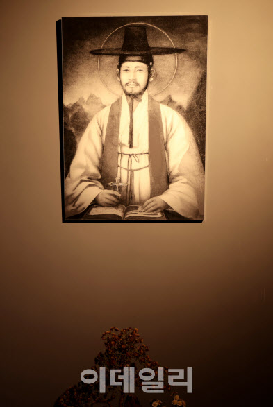 나바위성당 역사관에 걸려있는 김대건 신부 초상화