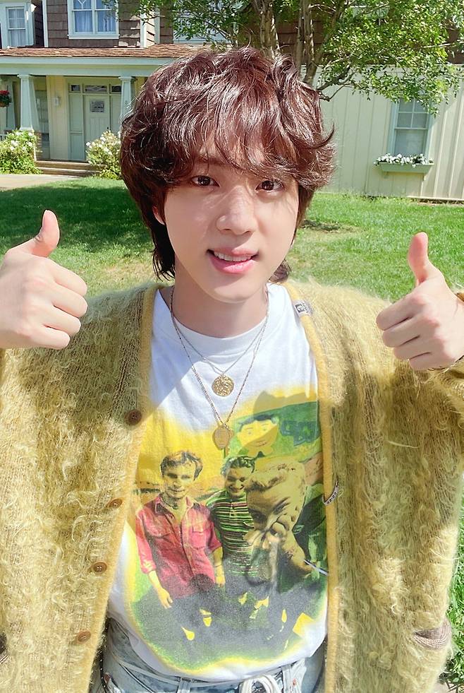 방탄소년단 진 '디 애스트로넛', 佛파리매치 선정 '2022 최고의 K팝송 톱10'