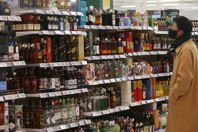 대형마트에 진열된 위스키 제품들. 사진=연합뉴스