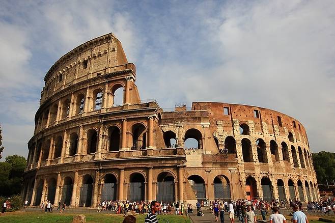 [서울=뉴시스] 수천 년의 세월에도 끄떡없이 견디는 로마 건물들의 내구성에 대한 비밀이 풀렸다. 로마인들은 콘크리트에 생석회를 섞어넣어 고열 반응을 이끌어내, 재료에 '자가 수복 능력'을 부여했다 2023.01.16. *재판매 및 DB 금지