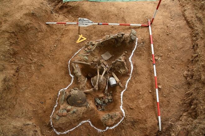 2019년 6월 강원도 철원군 화살머리고지에서 발굴된 고 오문교 이등중사 유해의 모습. 국방부 유해발굴감식단 제공