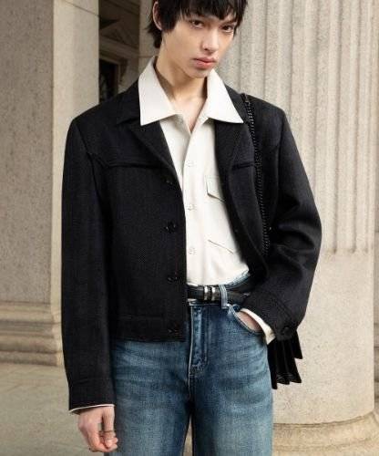 무신사에서 인기리에 판매된 엘무드의 남성용 트위드 재킷. 사진 무신사