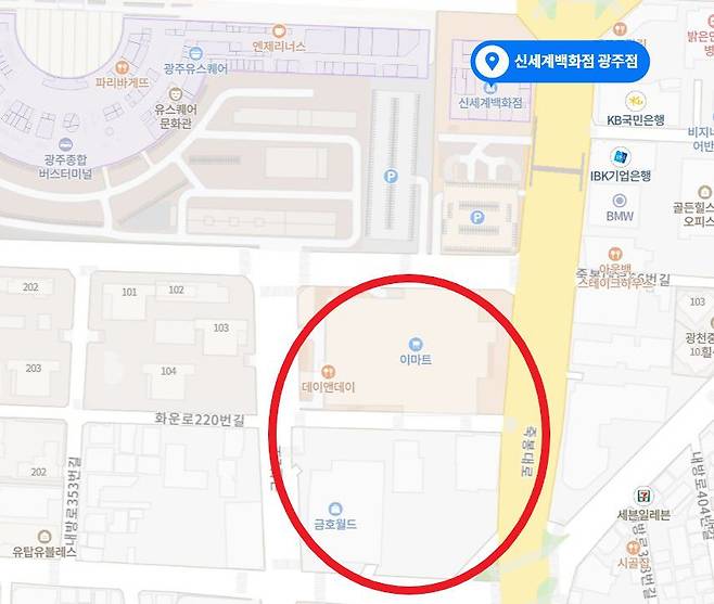 신세계백화점 광주점은 기존 이마트 건물과 바로 옆 모델하우스 부지 등과 연결해 대형 백화점으로 거듭날 계획을 세우고 있다./네이버지도