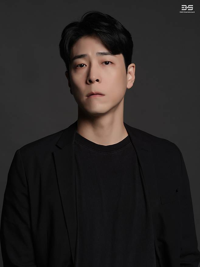 배우 홍우진. 이앤에스 엔터테인먼트