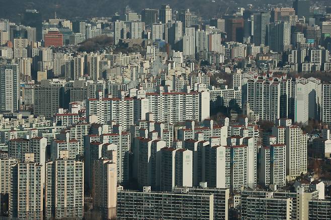 서울과 수도권을 중심으로 아파트 매물이 크게 줄어들고 있다 [연합]