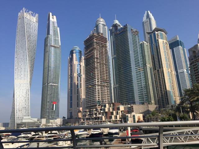 고층 건물이 즐비한 아랍에미리트의 두바이. 이동학 작가 제공