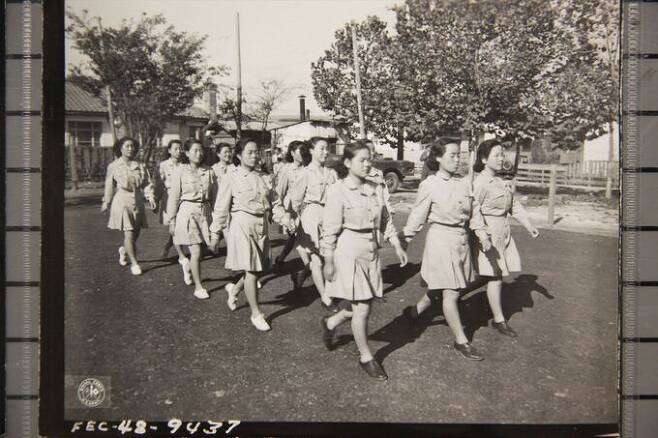 1948년 382위수병원에서 훈련중인 한국군 간호장교들. 국사편찬위원회 제공