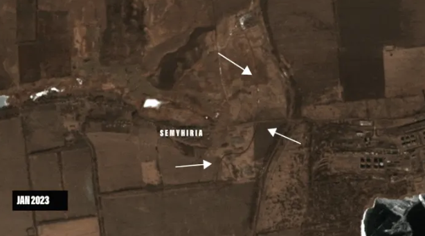 러시아가 러시아 국경에서부터 우크라이나 도네츠크와 자포리자, 헤르손, 루한스크 등 점령지를 따라 요새를 구축한 것으로 보인다는 분석이 나왔다. 위 사진은 2023년 1월 루한스크 서쪽 지역 모습