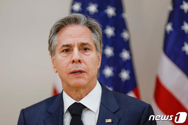 토니 블링컨 미국 국무장관이 20일(현지시간) 일리노이주 시카고의 우크라이나문화센터에서 우크라이나 전문가들과 함께 토론하고 있다. ⓒ AFP=뉴스1 ⓒ News1 강민경 기자