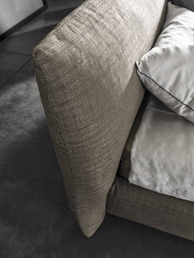 사진 : 플랜리빙의 MC(Meroni & Colzani) 컬렉션. Casanova Bed (브랜드 Meroni & Colzani). Design: MC Lab