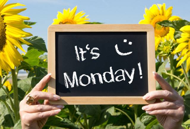 우울한 월요일, 아침을 든든하게 먹고, 큰 숨을 쉬고 바른 자세로 앉아 틈틈이 스트레칭하면 한결 활력을 되찾을 수 있다./사진=클립아트코리아