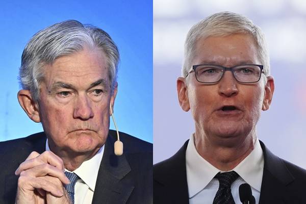 제롬 파월(왼쪽 사진) 미국 연방준비제도 의장이 지난 10일(현지시간) 스웨덴 스톡홀름 그랜드호텔에서 열린 중앙은행 심포지엄에 참석해 발언을 경청하고 있다. 오른쪽 사진은 지난달 6일 미국 애리조나주 피닉스의 대만 반도체 기업 TSMC 공장부지에서 연설하는 팀 쿡 애플 최고경영자. AP뉴시스