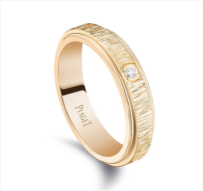 사진 : 피아제(PIAGET), 포제션 팰리스 데코 링. 18K 핑크 골드, 1개의 브릴리언트 컷 다이아몬드 (약 0.02 캐럿) 세팅. G34P7K00 ©Piaget
