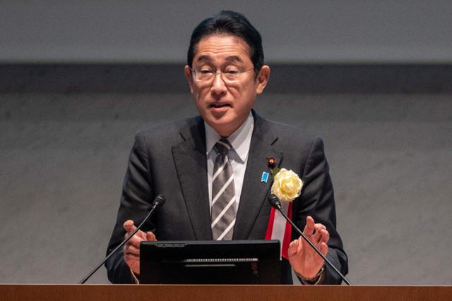 기시다 후미오 일본 총리가 지난해 12월 26일 일본 도쿄 게이단렌에서 임금 인상을 촉구하며 연설하고 있다. 도쿄=AFP 연합뉴스
