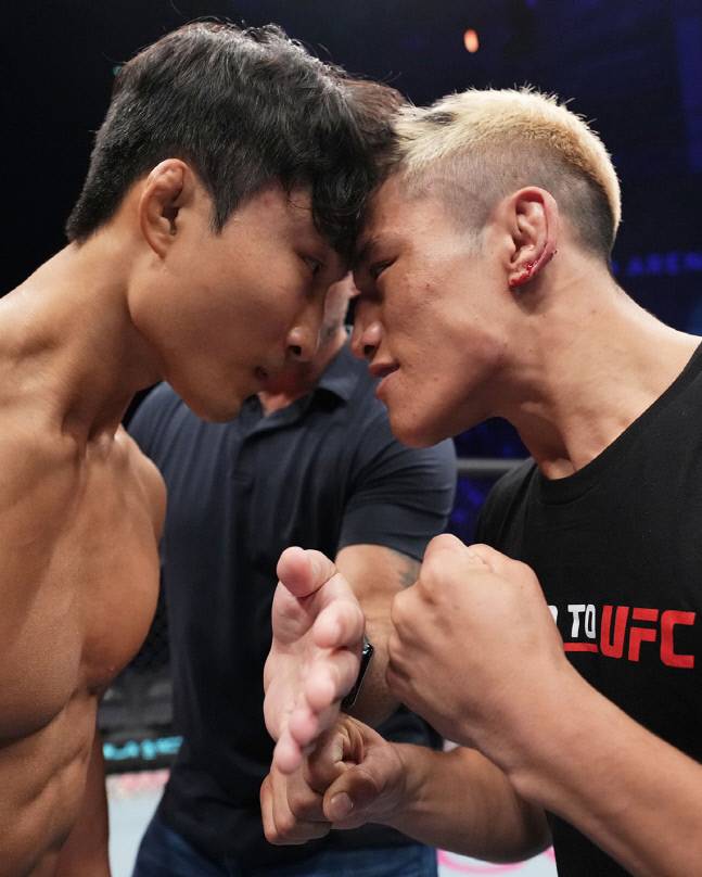 이정영과 이자(오른쪽)이 페이스오프를 진행하고 있다. 사진 | UFC