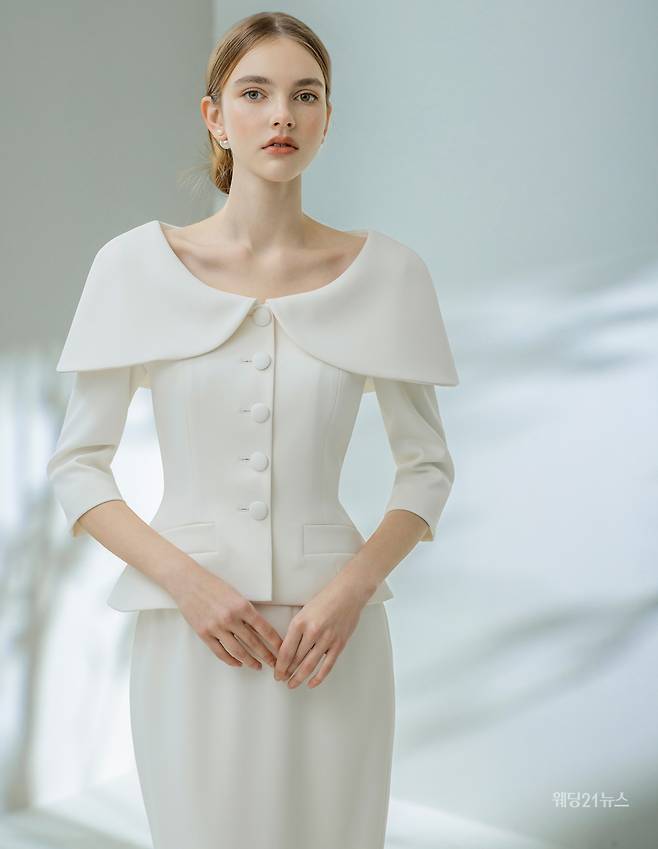 사진 : 웨딩드레스 라메르코코 서울본점, 수원점, 천안/아산점, 광주점, 부산점, 대구점, 울산점, 대전점, 청주점, 인천송도점, 원주점, 부천점, 동탄점, 안산점, 김해점, 김포점, 창원점, 일산점, 연길점, 포토그래퍼 최두식(메리드 스튜디오), 헤어 & 메이크업 조보민, 모델 베타