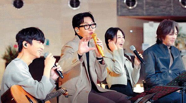 ‘비긴어게인-인터미션’에서 임재범 박혜원 김필과 팀을 이룬 정성하(오른쪽부터). 비긴어게인 유튜브 캡처