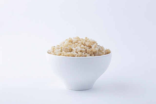 혈관 건강을 위해 쌀은 현미, 보리와 섞어서 먹고 설탕-소금의 양도 줄여야 한다. [사진=클립아트코리아]