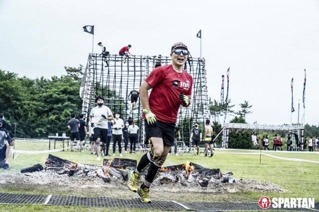 정재원 씨가 2021년 스파르탄레이스 비스트21km에서 질주하고 있다. 정재원 씨 제공.
