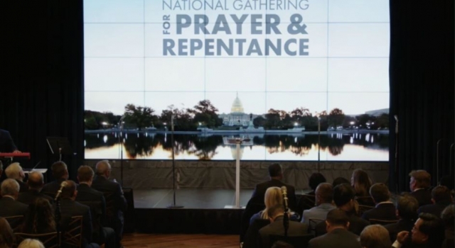 지난 1일 미국 워싱턴 DC 성경박물관에서 '기도와 회개를 위한 전국 모임'이 열리고 있다. 미국 크리스천포스트 캡처