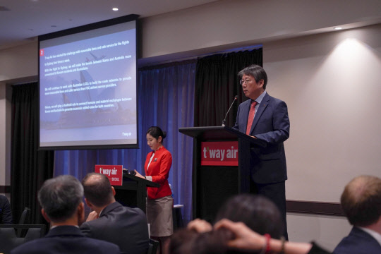 정홍근 티웨이항공 대표가 지난 2일(현지시간) 호주 시드니에서 열린 행사에서 연설을 하고 있다. 티웨이항공 제공