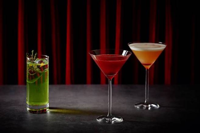 파크 하얏트 부산 리빙룸 바 ‘러브 무비 칵테일’. 파크 하얏트 부산