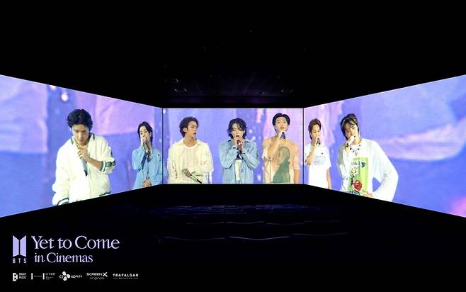 이달 1일 CGV에서 개봉한 방탄소년단(BTS) ‘옛 투 컴 인 시네마’. 지난해 10월 부산아시아드주경기장에서 열린 콘서트 실황을 시네마틱 전용 카메라 14대를 동원해 촬영했고, 스크린엑스 등 특별관에서 상영한다. <사진제공=하이브·씨제이포디플렉스>