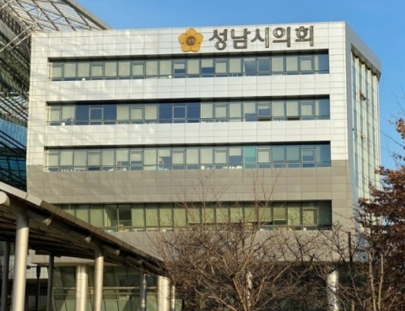 경기 성남시 중원구 여수대로 성남시의회 전경.
