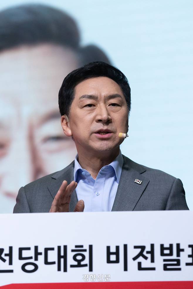 김기현 국민의힘 당 대표 후보가 7일 오전 서울 강서구 ASSA빌딩 방송스튜디오에서 열린 국민의힘 제3차 전당대회 비전발표회에서 비전발표를 하고 있다. /국회사진기자단