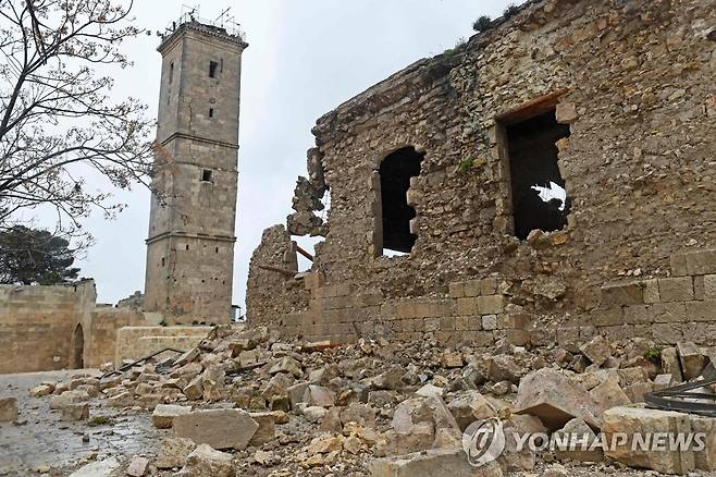 지진으로 시리아 알레포 고대 성채 일부가 파손된 모습. [AFP=연합뉴스]
