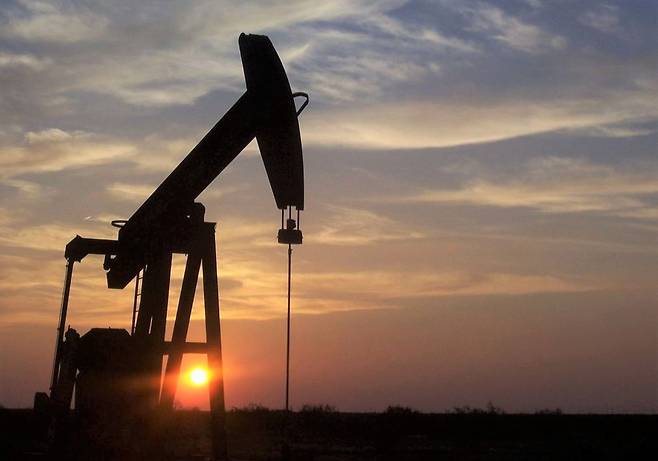 2022년 국제원유 등 에너지 가격이 급등하면서 한국의 수입액도 크게 늘었다. 사진은 텍사스주 미드랜드 남쪽의 석유채굴 시설./에릭 카운스(2008년 8월 22일, 위키피디아)