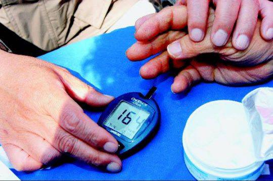 당뇨병에 걸리면 평생 약 복용과 혈당 측정에 신경 써야 하고 각종 합병증 위험에 노출된다. /조선일보DB