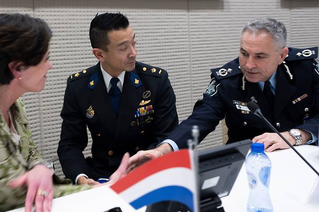 지난 2014년 말레이시아 항공 MH17편 격추 사건을 조사한 국제조사팀. /AP 연합뉴스