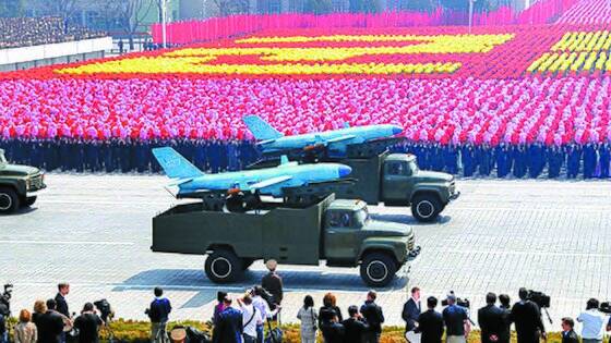북한이 2012년 4월 열병식에 공개한 북한 무인 타격기. 중앙포토