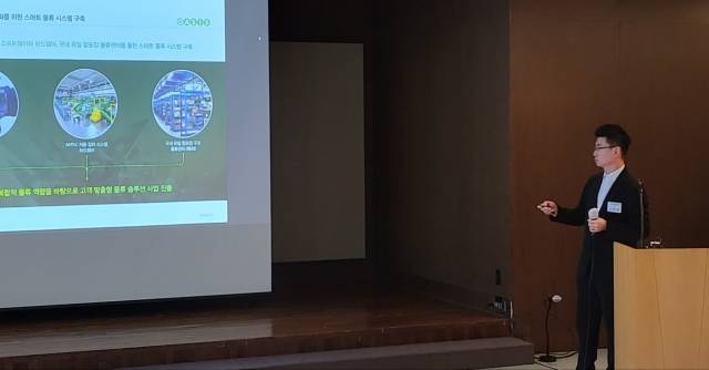 지난 8일 서울 영등포구의 63빌딩 라벤더홀에서 열린 오아시스 IPO 기자간담회에서 안준형 오아시스 대표가 발표하고 있다.