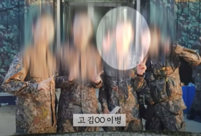 지난해 11월 28일 강원 인제군 일반전초(GOP)에서 총기 사고로 사망한 고(故) 김모 이병과 동료 병사들의 모습 (사진=MBC ‘뉴스데스크’ 캡처)