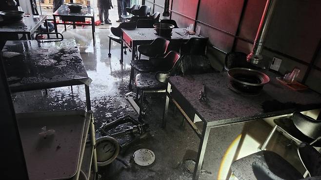 [부산=뉴시스] 9일 오후 부산 해운대구의 한 식당에서 불이 났다. (사진=부산소방재난본부 제공) *재판매 및 DB 금지