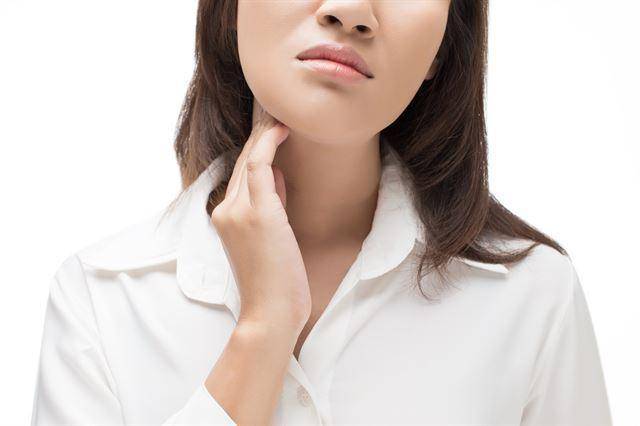 목 부위 동맥인 경동맥이 좁아지면 뇌경색이 생길 가능성이 매우 높아진다. 게티이미지뱅크