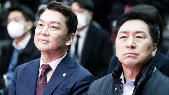 국민의힘 당 대표 후보로 출마하는 김기현 후보와 안철수 후보가 7일 오전 서울 강서구 ASSA빌딩 방송스튜디오에서 열린 국민의힘 제3차 전당대회 비전발표회에 참석했다. 뉴스1