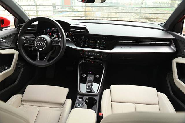 아우디 A3 40 TFSI 프리미엄