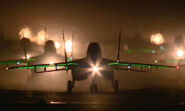 지난 2020년 10월 10일 노동당 창건 제75주년 열병식에서 북한 공군 전투기들이 야간 출격을 위해 대기하고 있다. 조선중앙TV·연합뉴스