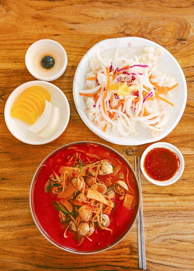 향미각의 얼큰한 꼬막짬뽕과 달콤 바삭한 찹쌀탕수육