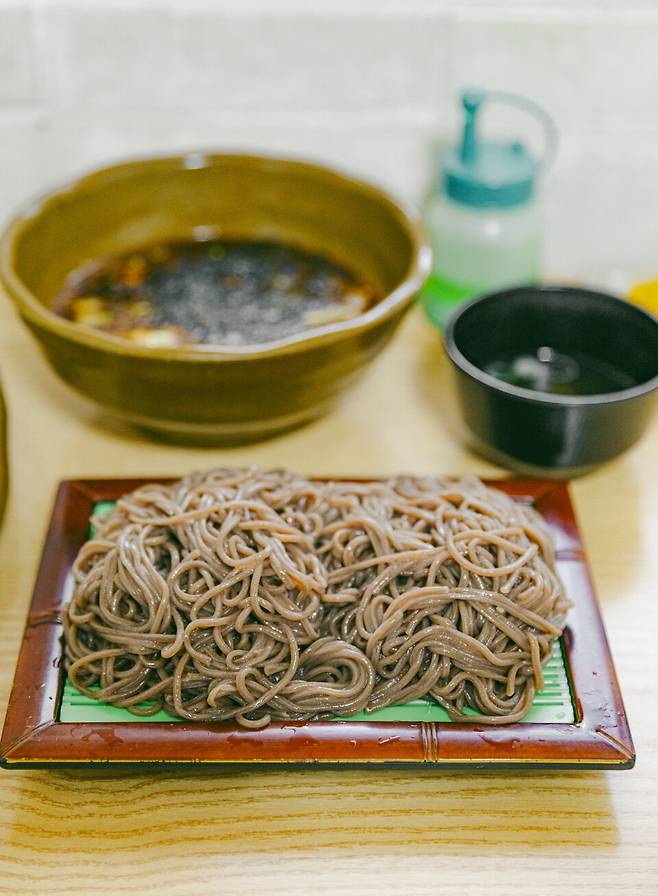 1인분도 양이 상당한 반월소바의 메밀소바