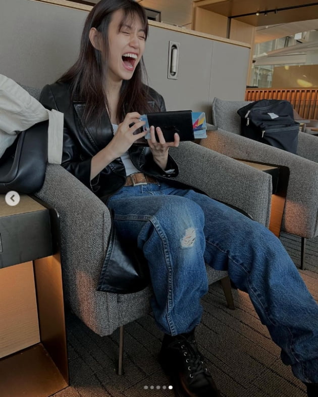 Kim Do-yeon, a member of the group WikiMiki and an actor, shared his daily life.On the 27th, Kim Do-yeon posted several photos on his SNS with an article entitled Lets Go.Kim Do-yeon in the photo is laughing brightly in the airport lounge.On the other hand, Kim Do-yeon left Paris for Paris Fashion Week on the 27th.