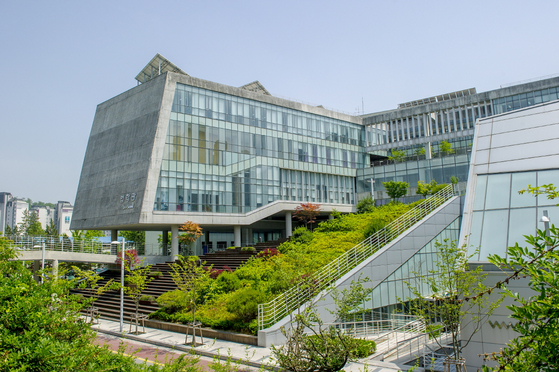 The Law School building, one of the school’s uniquely designed structures [UNIVERSITY OF SEOUL]
