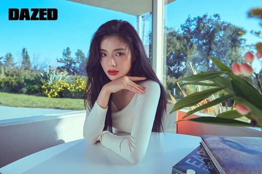 Actor Lee Sun-bin oozes colourful glamour in LALee Sun-bins picture with magazine Days Korea was released on the 6th.This photo shows Lee Sun-bin, who left for a short break in Los Angeles. Lee Sun-bin, who traveled through the streets full of excitement. Spring seemed to have already come to her unique romantic appearance.Lee Sun-bin, a healthy and bright aura, put a romantic look on this day for a while and took a chic and elegant look and produced a different atmosphere.As soon as the shot went in, I was deeply immersed in the concept and led to a lot of people in the field.In the public picture, Lee Sun-bin showed a casual and easy look with a denim style like a wannabe star, but also showed a natural sense of matching sunglasses with points. In the meantime, he also boasted an extraordinary digestive power with an elegant beauty look.Not only did he overwhelm his gaze with intense eyes hidden behind sunglasses, but he also showed off his unique chic aura in an easy gown, making him smile at the mouths of viewers.Lee Sun-bin went out in the middle of the sunny day and enjoyed the atmosphere of LA with his whole body.